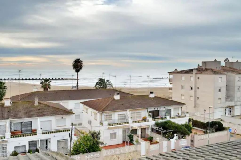 Nice Beachside 2-Bd Apt Near Barcelona Кунит Екстериор снимка