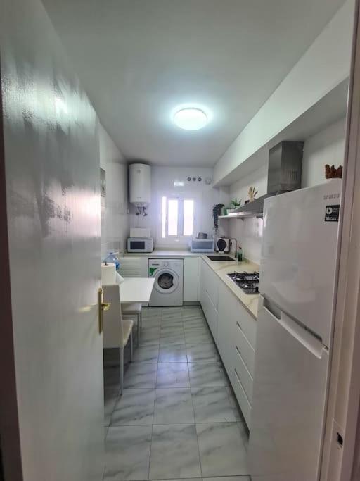 Nice Beachside 2-Bd Apt Near Barcelona Кунит Екстериор снимка