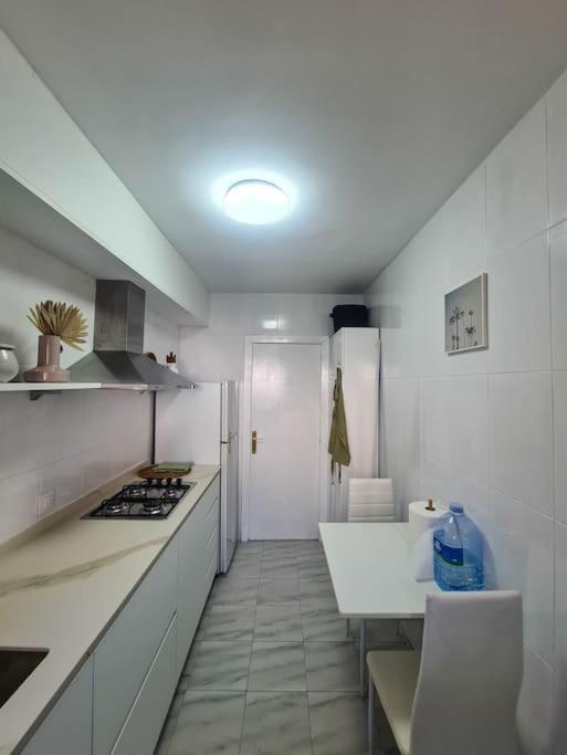 Nice Beachside 2-Bd Apt Near Barcelona Кунит Екстериор снимка