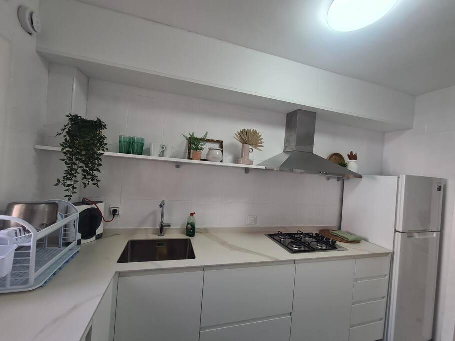 Nice Beachside 2-Bd Apt Near Barcelona Кунит Екстериор снимка