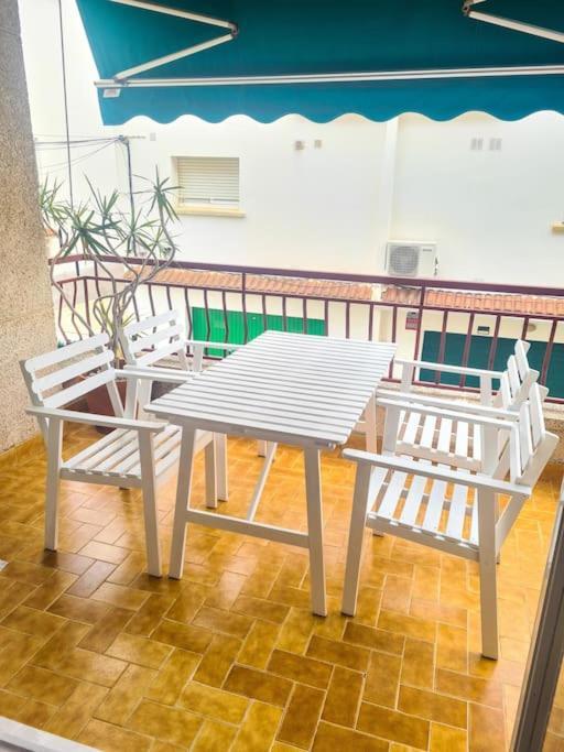 Nice Beachside 2-Bd Apt Near Barcelona Кунит Екстериор снимка