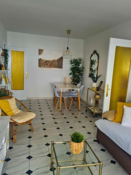 Nice Beachside 2-Bd Apt Near Barcelona Кунит Екстериор снимка