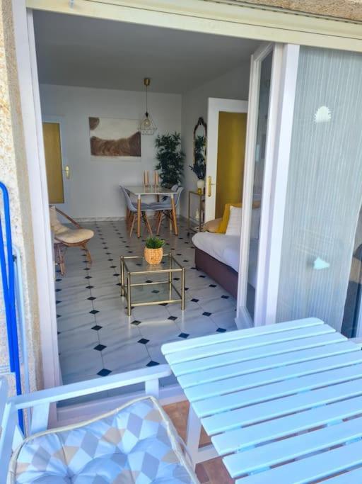 Nice Beachside 2-Bd Apt Near Barcelona Кунит Екстериор снимка